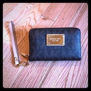 Michael Kors Wristlet Wallet